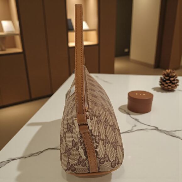 GUCCI Vintage Beige Monogram Pochette Boat Bag - Picture 5 of 15